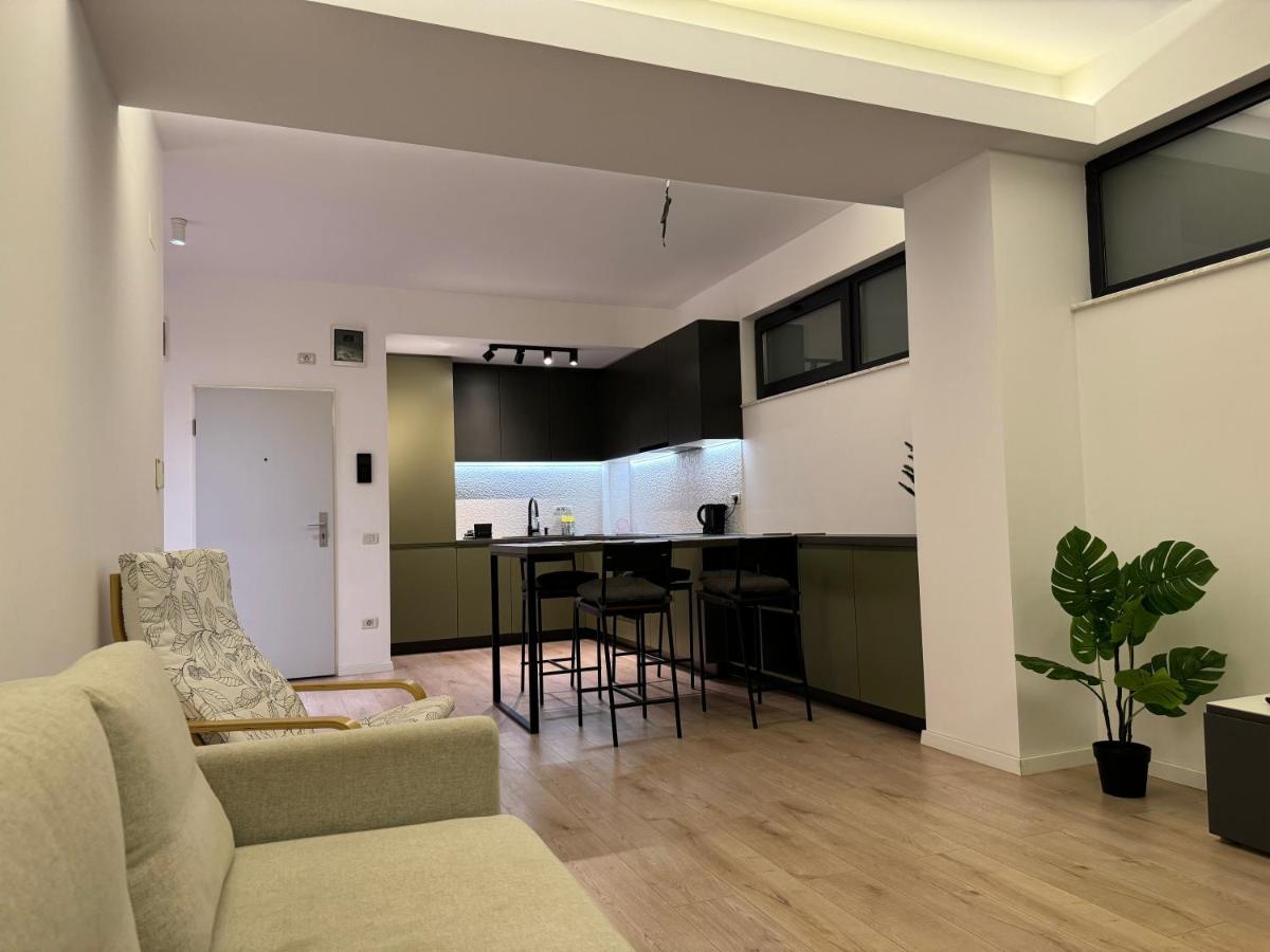 Warm Hotel Apartment ブカレスト エクステリア 写真