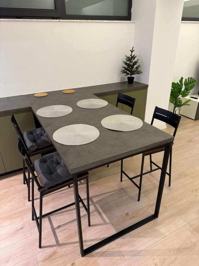 Warm Hotel Apartment ブカレスト エクステリア 写真